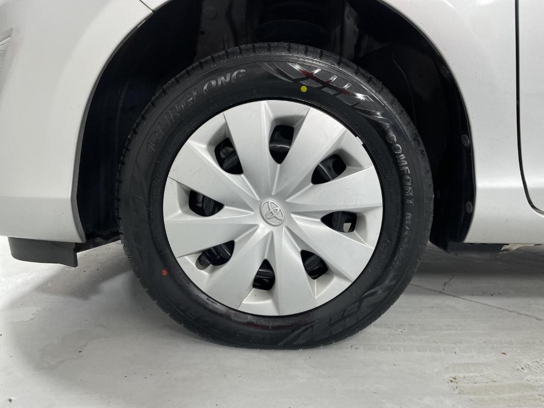 Photo '10' of Toyota Aqua Photo '10' of Toyota Aqua