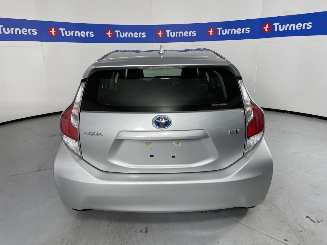 Photo '6' of Toyota Aqua Photo '6' of Toyota Aqua