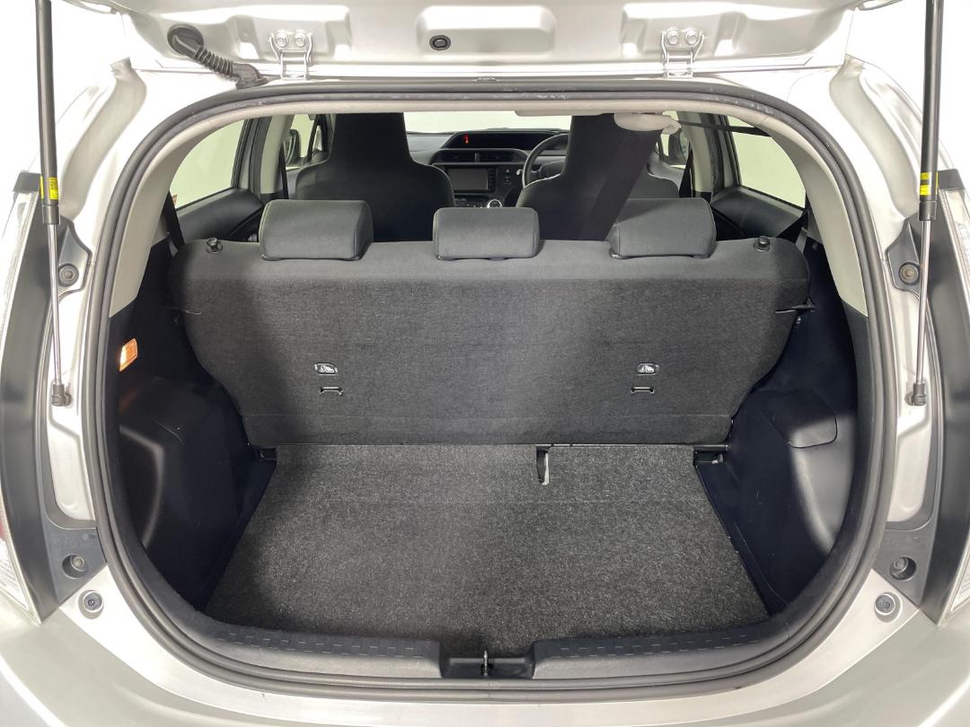 Photo '14' of Toyota Aqua Photo '14' of Toyota Aqua