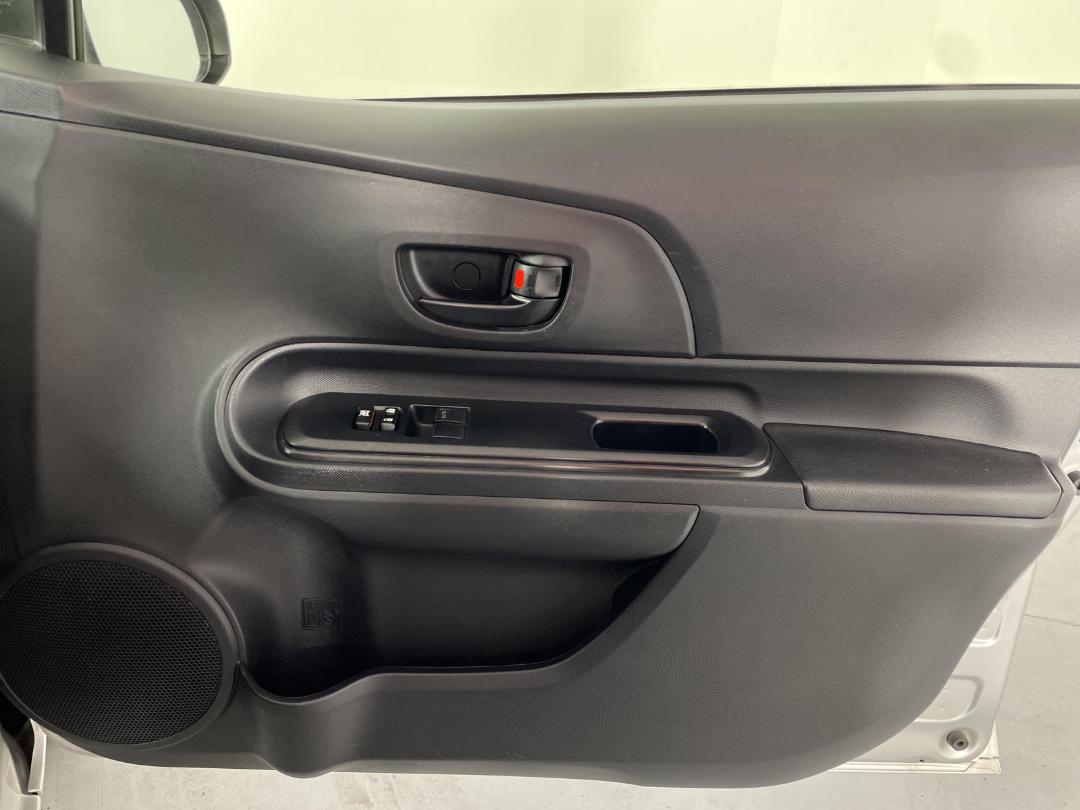 Photo '15' of Toyota Aqua Photo '15' of Toyota Aqua