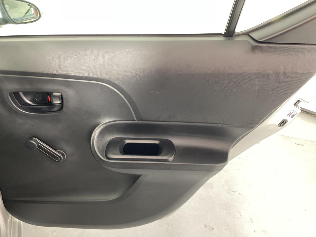 Photo '19' of Toyota Aqua Photo '19' of Toyota Aqua