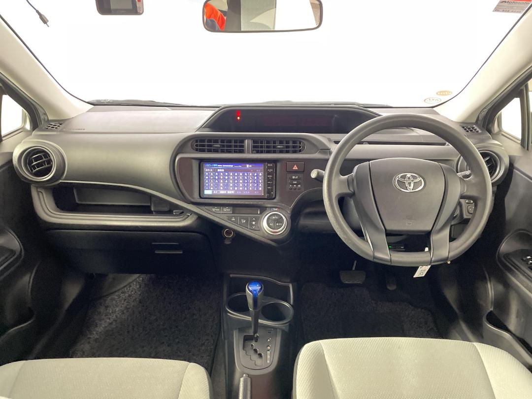 Photo '17' of Toyota Aqua Photo '17' of Toyota Aqua