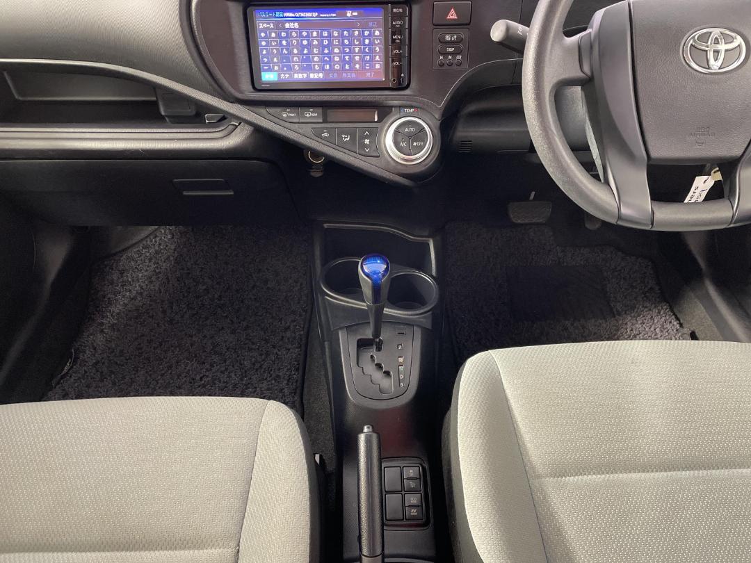 Photo '18' of Toyota Aqua Photo '18' of Toyota Aqua