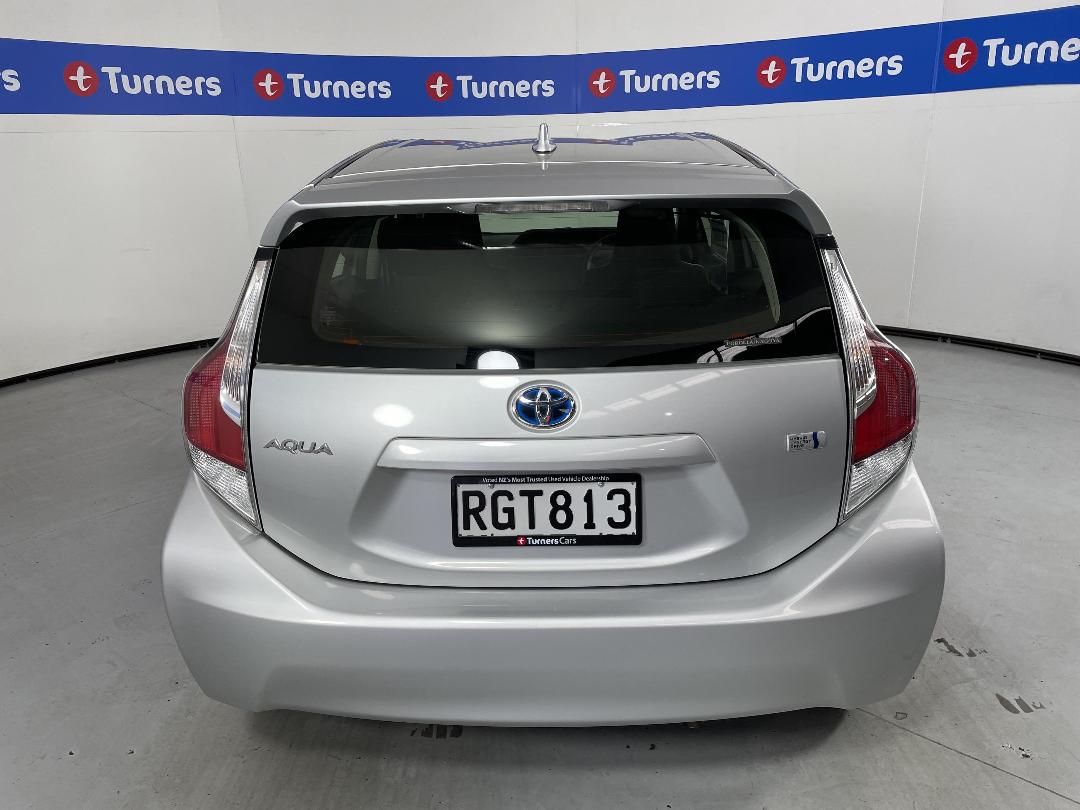 Photo '6' of Toyota Aqua