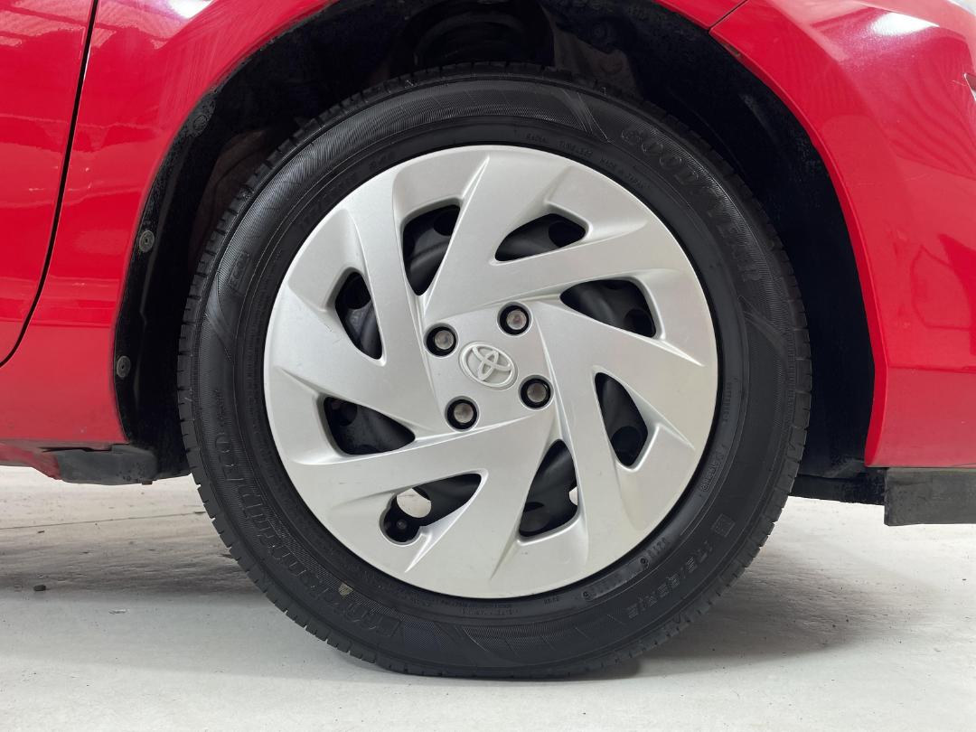 Photo '9' of Toyota Aqua Photo '9' of Toyota Aqua