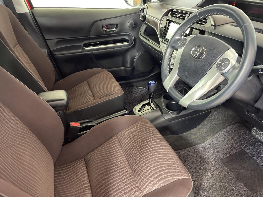 Photo '16' of Toyota Aqua Photo '16' of Toyota Aqua