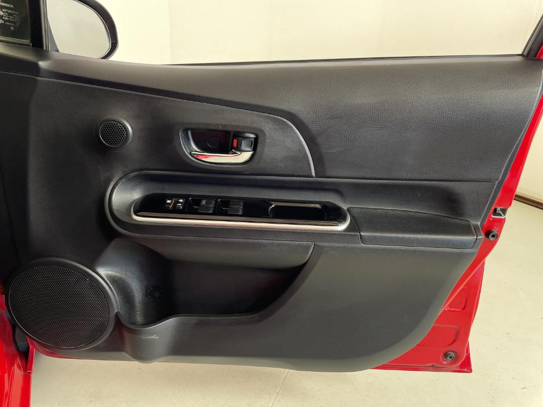 Photo '15' of Toyota Aqua Photo '15' of Toyota Aqua