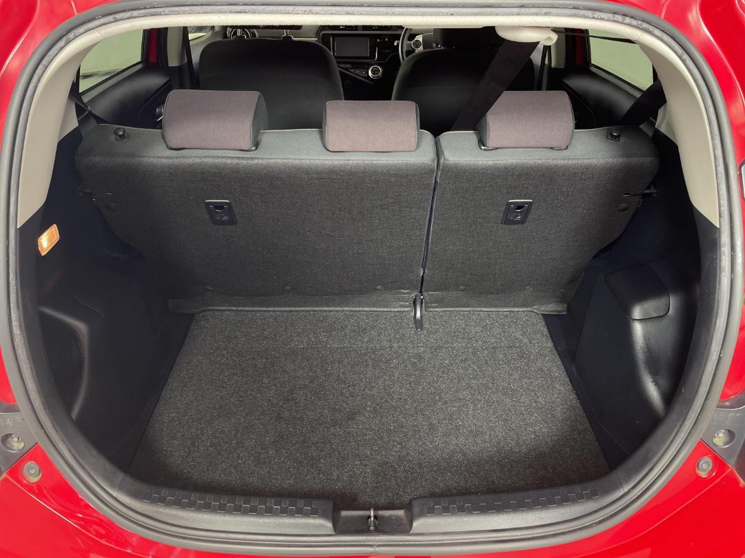 Photo '14' of Toyota Aqua Photo '14' of Toyota Aqua