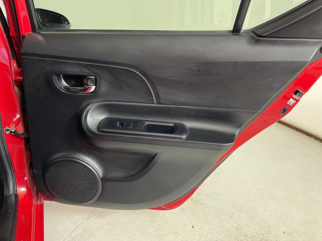 Photo '19' of Toyota Aqua Photo '19' of Toyota Aqua