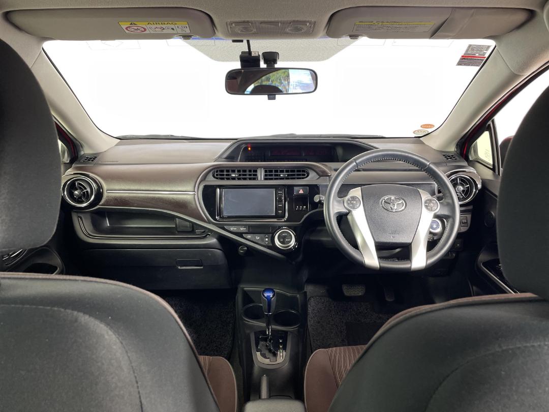 Photo '17' of Toyota Aqua Photo '17' of Toyota Aqua