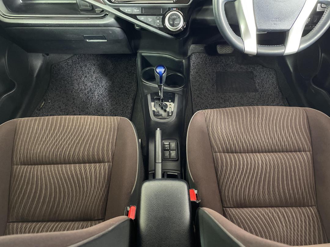 Photo '18' of Toyota Aqua Photo '18' of Toyota Aqua