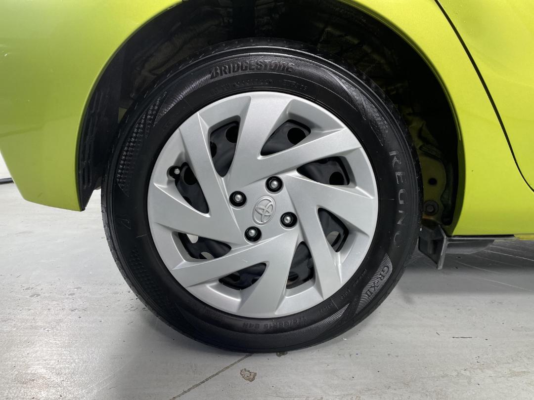 Photo '12' of Toyota Aqua Photo '12' of Toyota Aqua