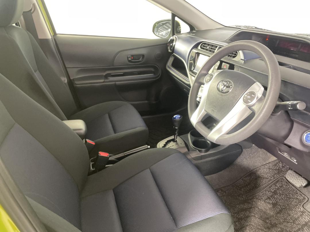 Photo '16' of Toyota Aqua Photo '16' of Toyota Aqua