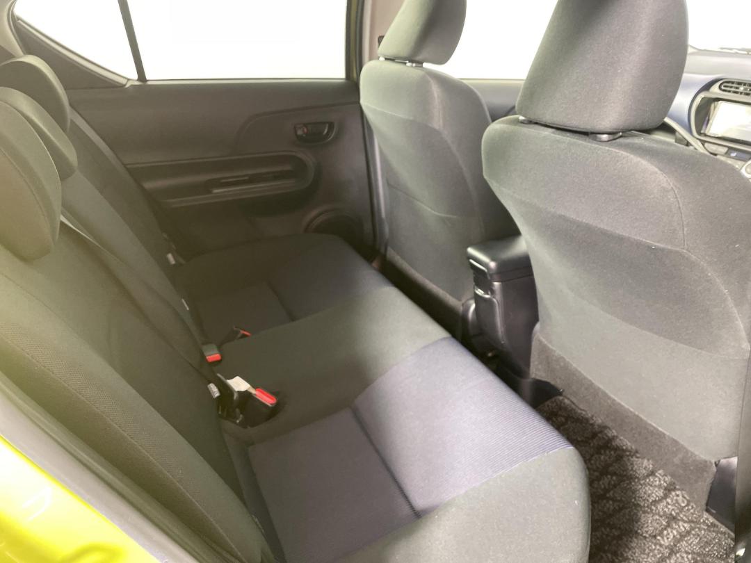 Photo '20' of Toyota Aqua Photo '20' of Toyota Aqua