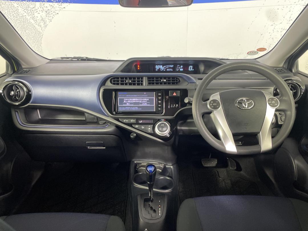 Photo '17' of Toyota Aqua Photo '17' of Toyota Aqua