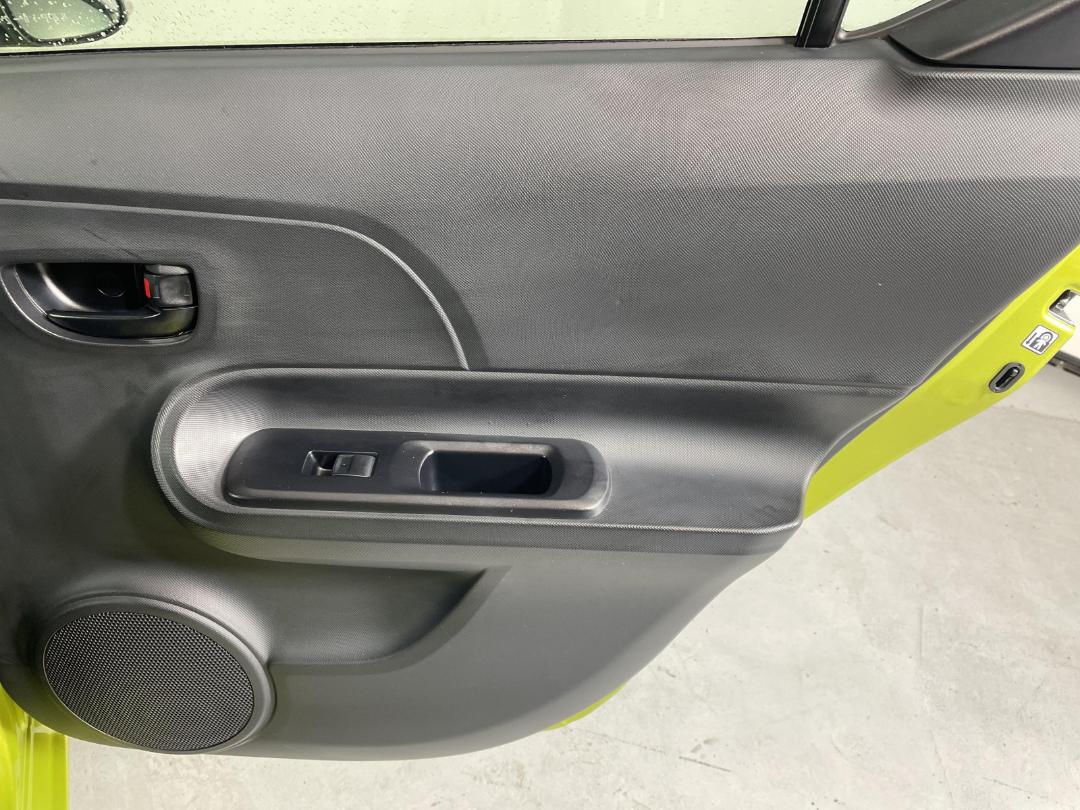 Photo '19' of Toyota Aqua Photo '19' of Toyota Aqua