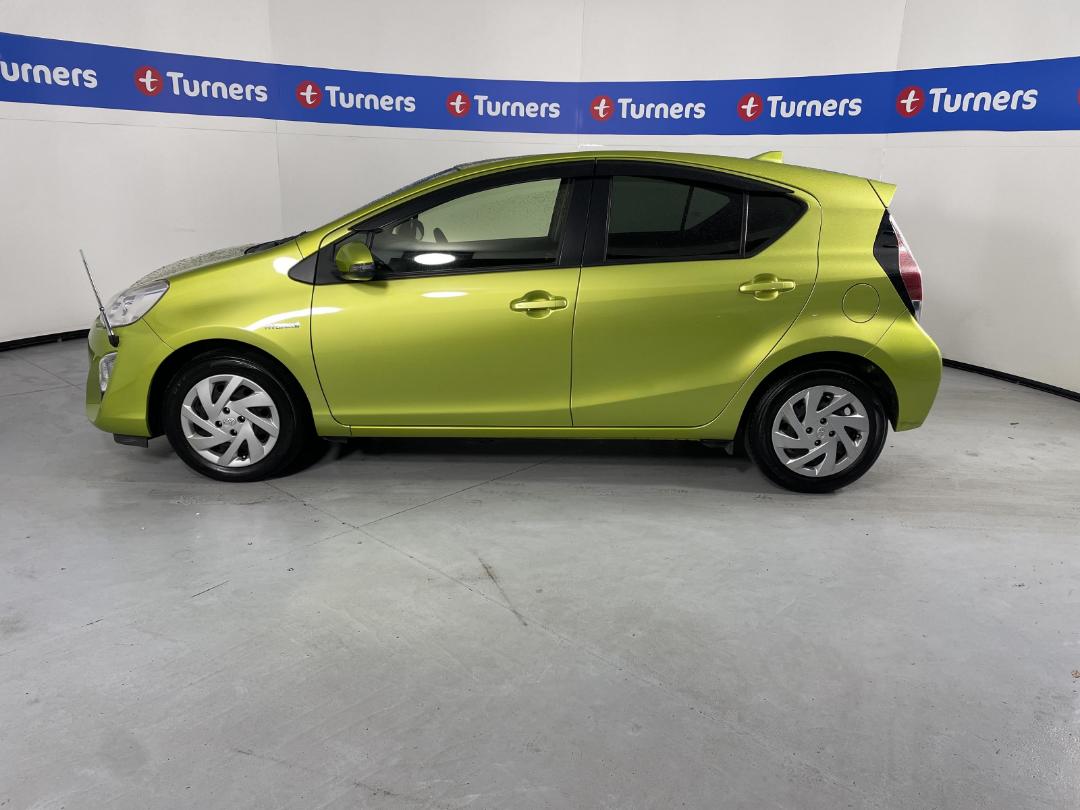 Photo '23' of Toyota Aqua Photo '23' of Toyota Aqua