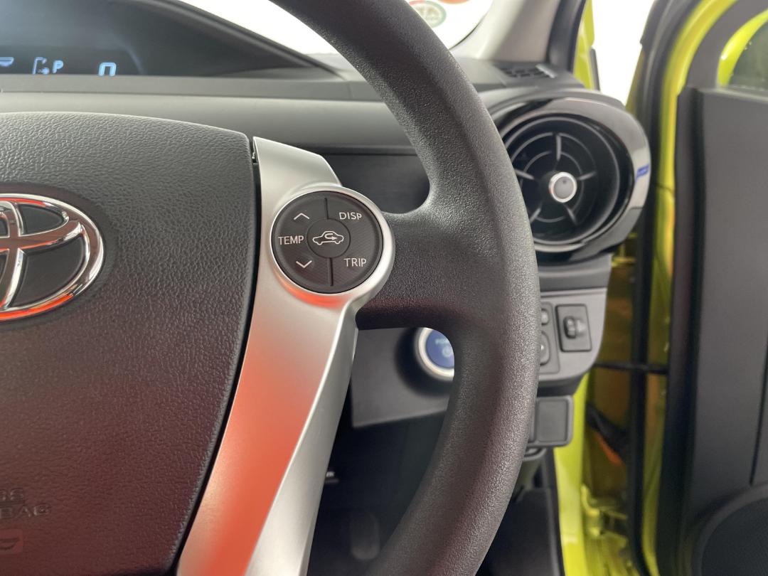 Photo '26' of Toyota Aqua Photo '26' of Toyota Aqua