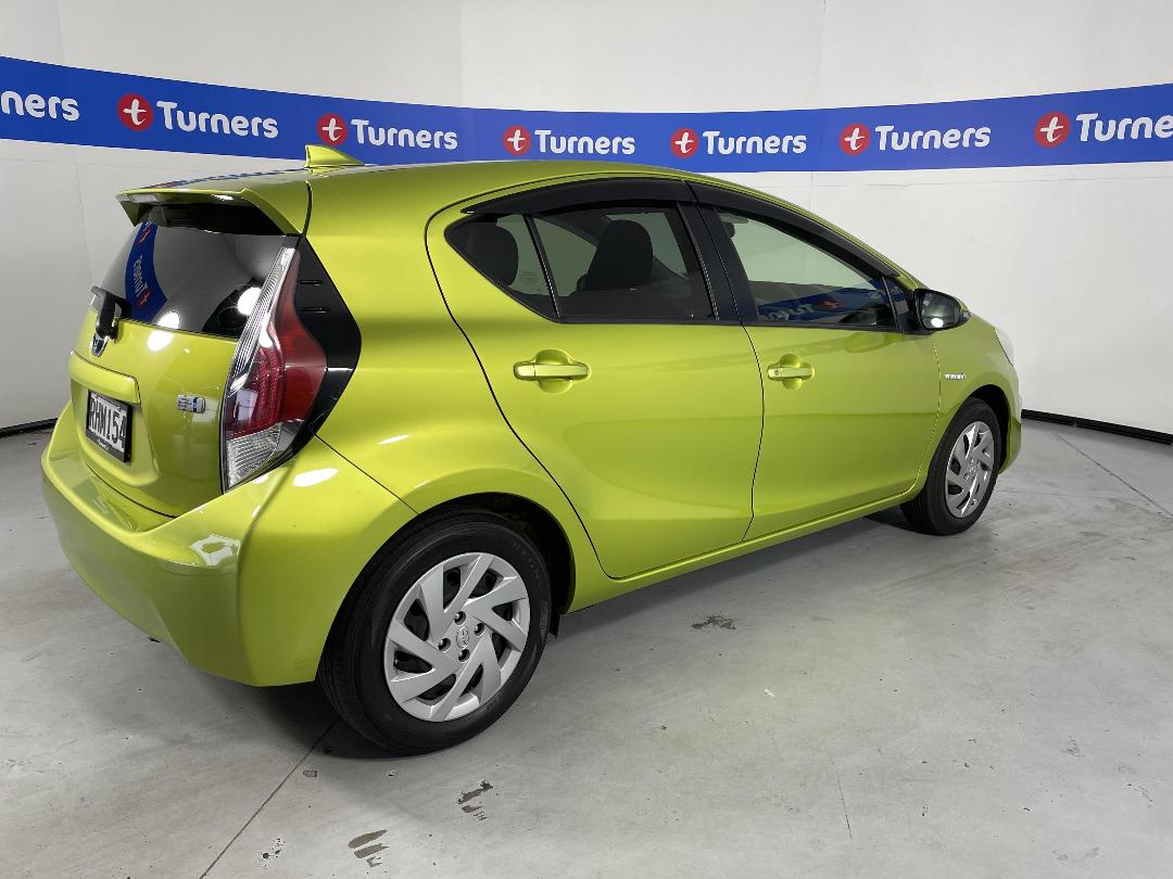 Photo '7' of Toyota Aqua Photo '7' of Toyota Aqua