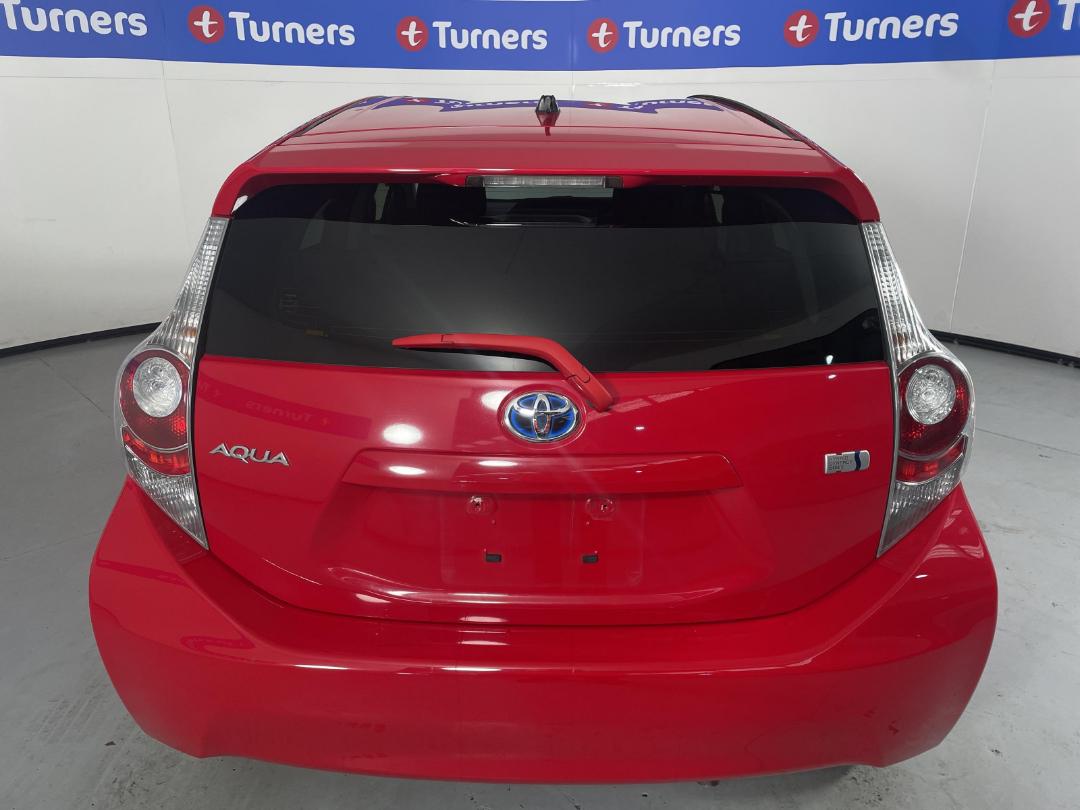 Photo '13' of Toyota Aqua Photo '13' of Toyota Aqua