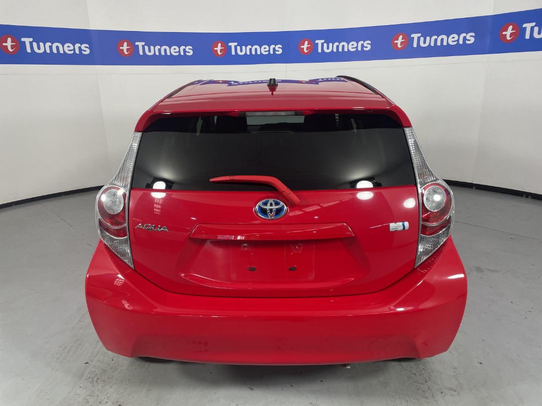 Photo '6' of Toyota Aqua Photo '6' of Toyota Aqua