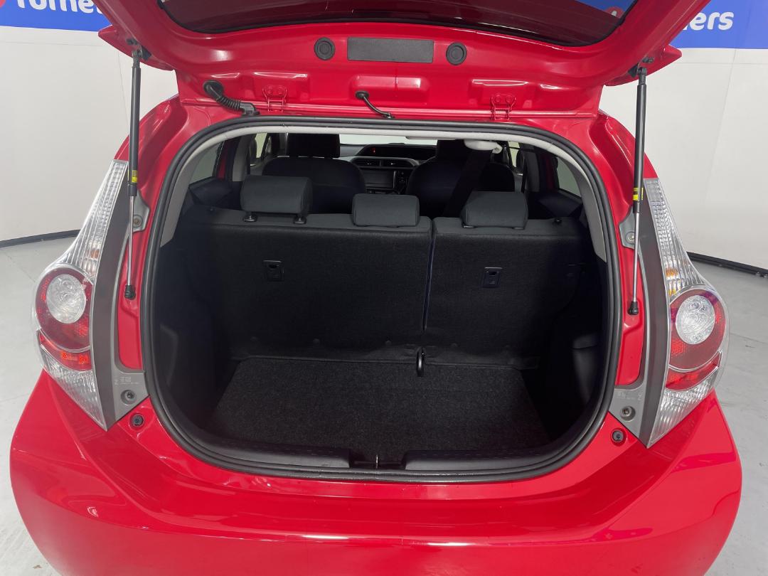 Photo '14' of Toyota Aqua Photo '14' of Toyota Aqua