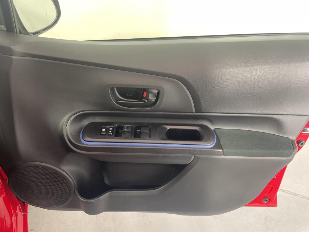 Photo '15' of Toyota Aqua Photo '15' of Toyota Aqua