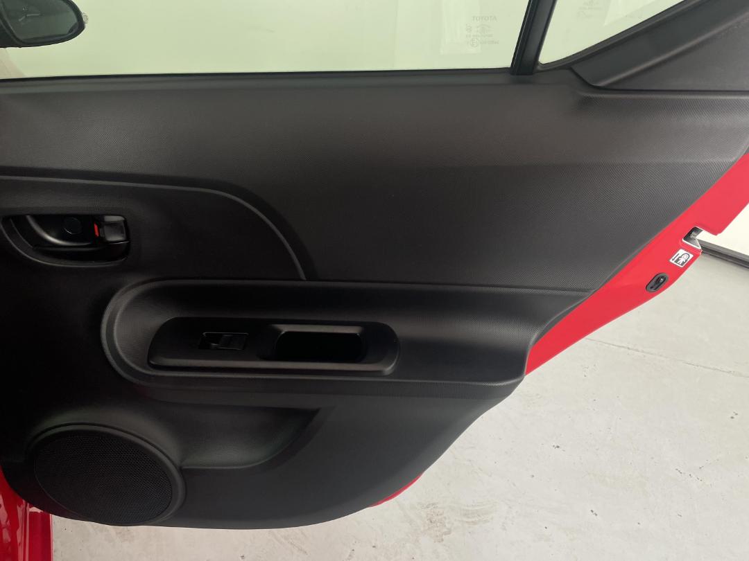 Photo '19' of Toyota Aqua Photo '19' of Toyota Aqua