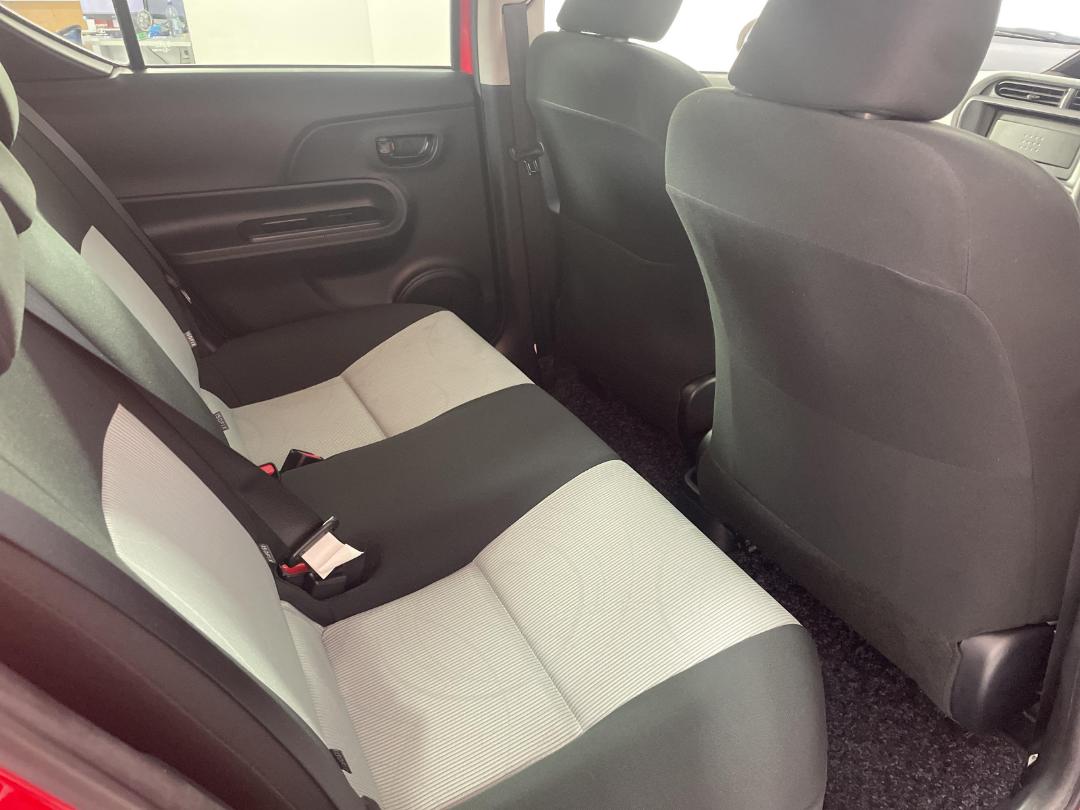 Photo '20' of Toyota Aqua Photo '20' of Toyota Aqua