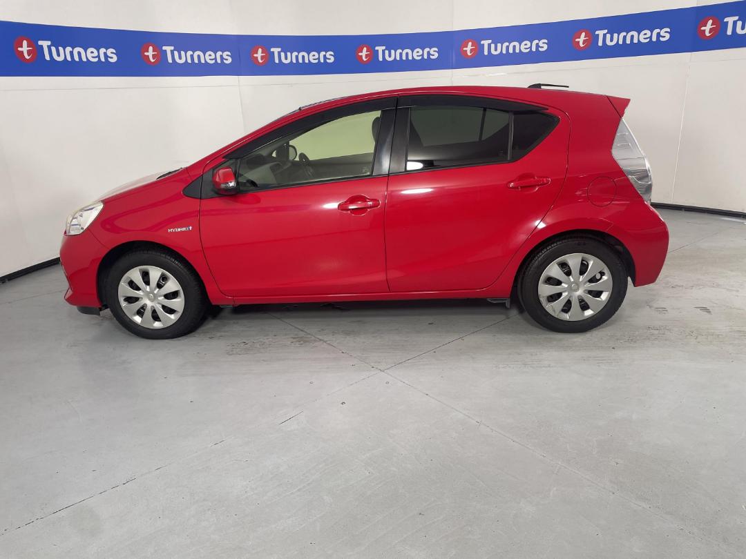 Photo '24' of Toyota Aqua Photo '24' of Toyota Aqua