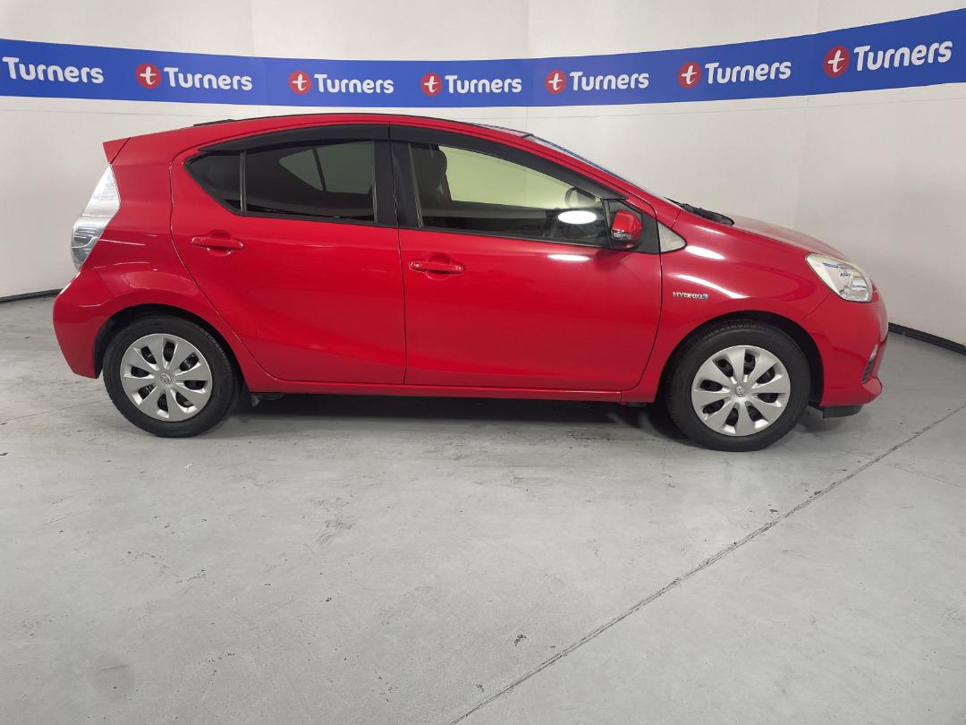 Photo '23' of Toyota Aqua Photo '23' of Toyota Aqua