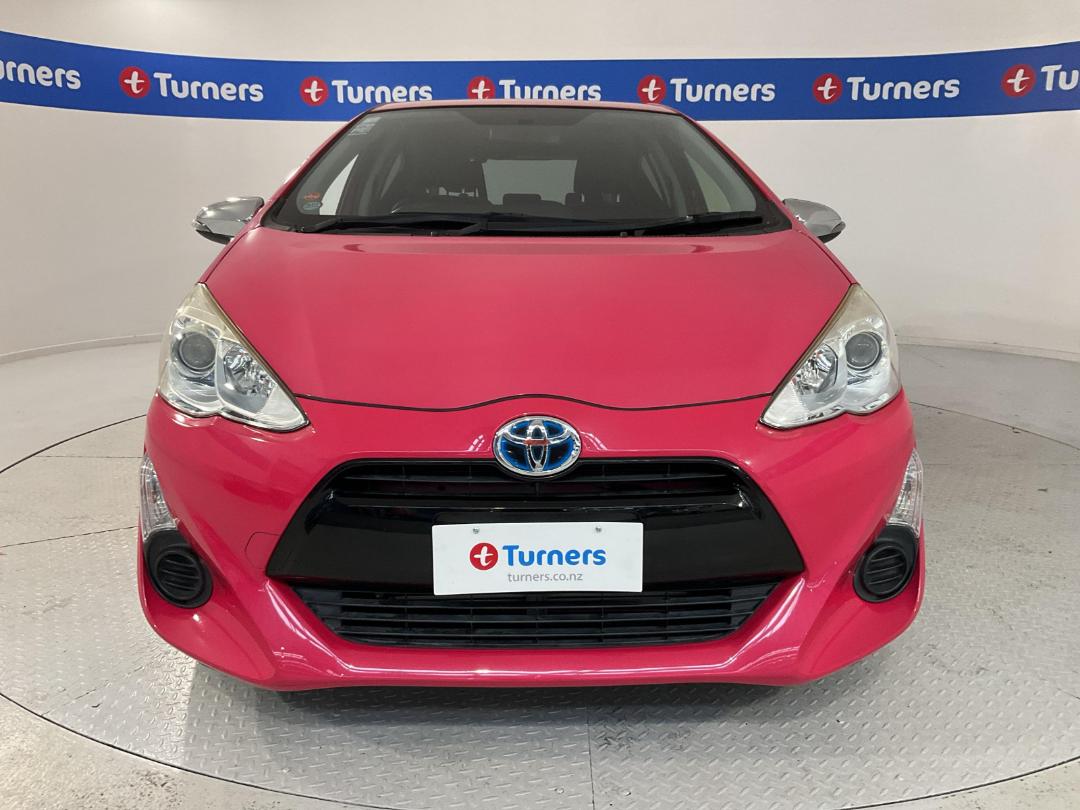 Photo '2' of Toyota Aqua Photo '2' of Toyota Aqua