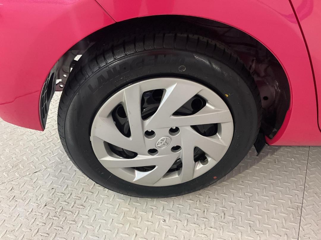 Photo '12' of Toyota Aqua Photo '12' of Toyota Aqua