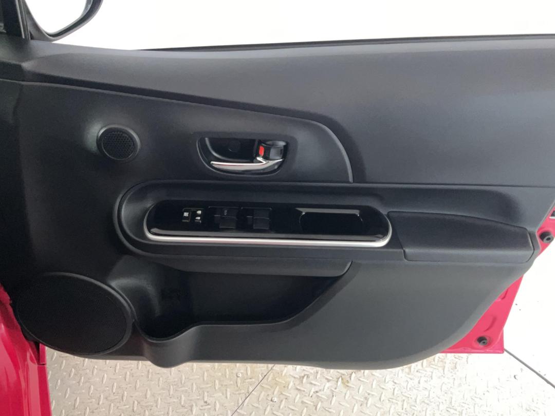 Photo '15' of Toyota Aqua Photo '15' of Toyota Aqua