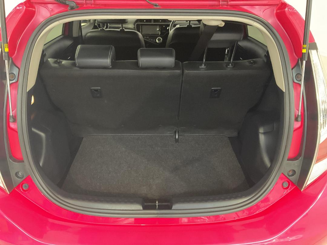 Photo '14' of Toyota Aqua Photo '14' of Toyota Aqua