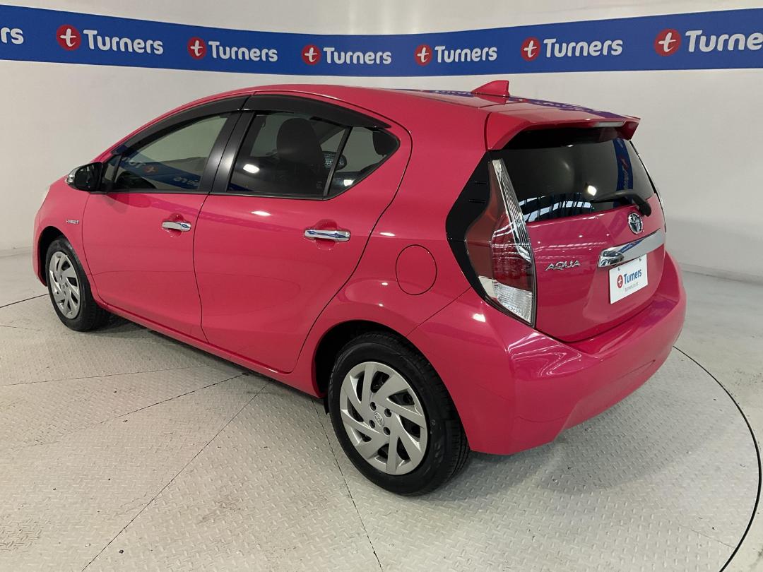 Photo '5' of Toyota Aqua Photo '5' of Toyota Aqua