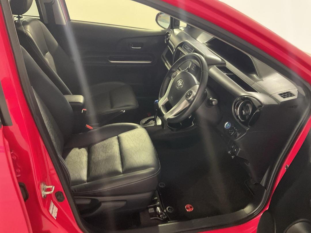 Photo '16' of Toyota Aqua Photo '16' of Toyota Aqua