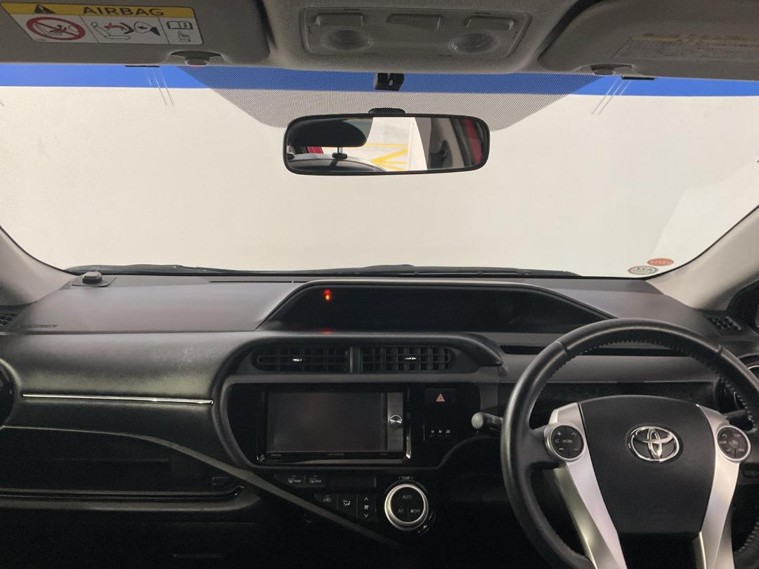 Photo '17' of Toyota Aqua Photo '17' of Toyota Aqua