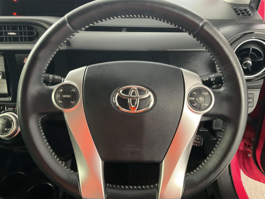 Photo '27' of Toyota Aqua Photo '27' of Toyota Aqua