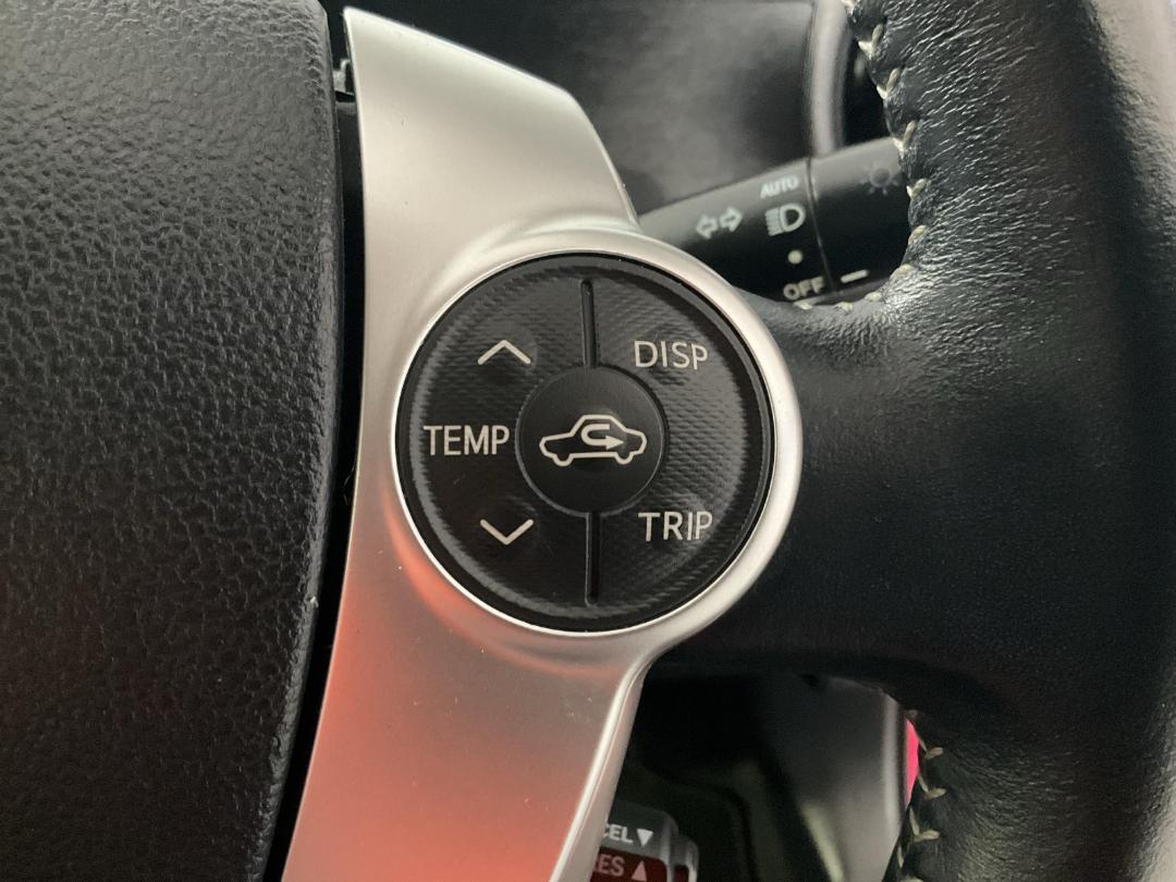 Photo '25' of Toyota Aqua Photo '25' of Toyota Aqua