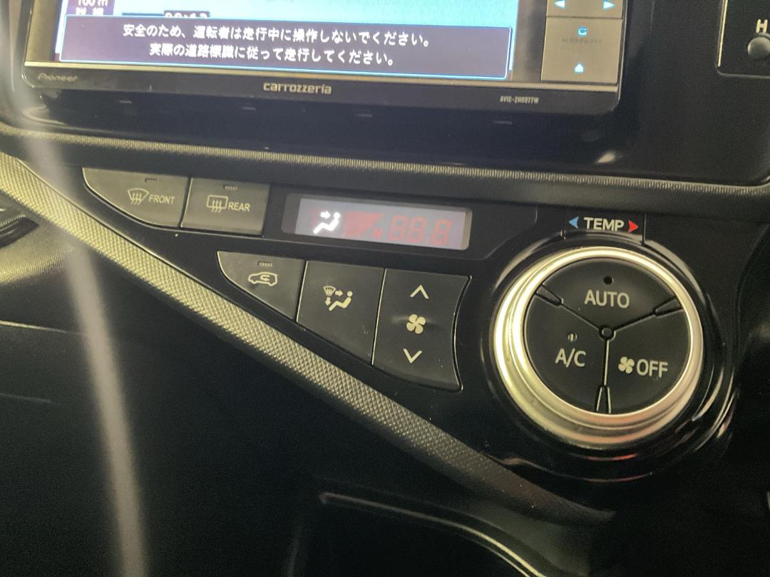 Photo '30' of Toyota Aqua Photo '30' of Toyota Aqua