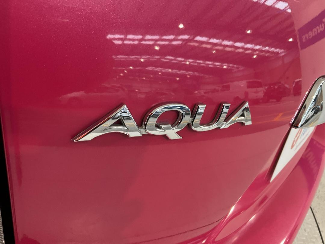 Photo '35' of Toyota Aqua Photo '35' of Toyota Aqua