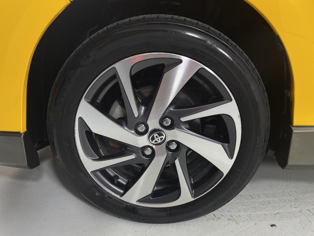 Photo '10' of Toyota Aqua Photo '10' of Toyota Aqua