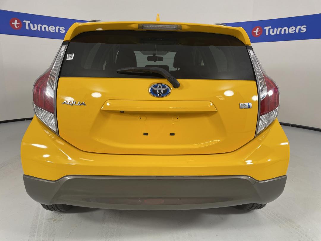 Photo '6' of Toyota Aqua Photo '6' of Toyota Aqua