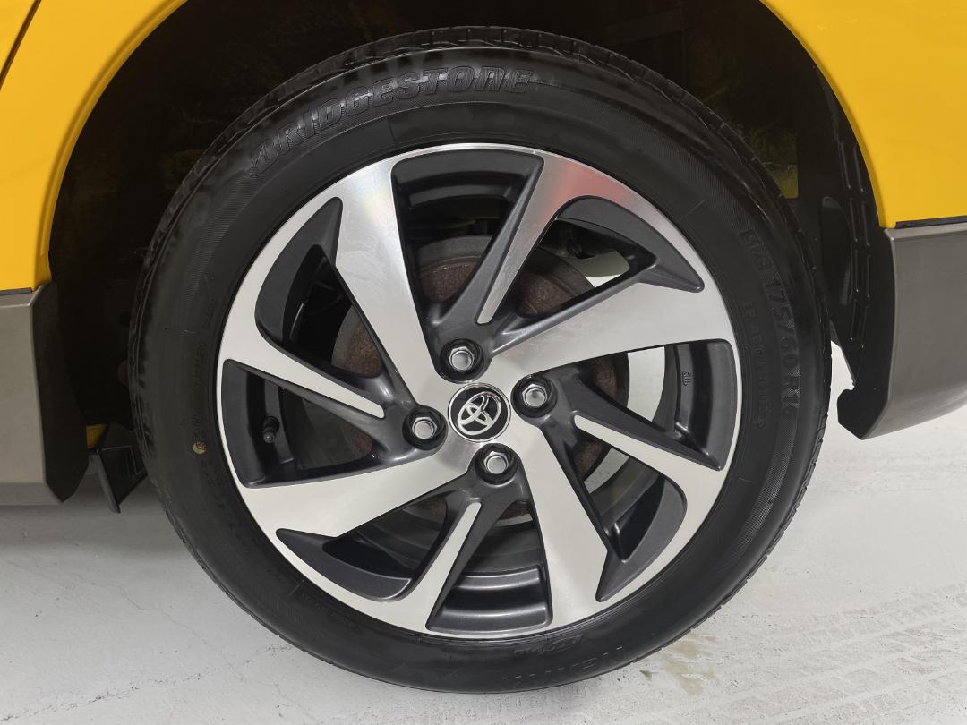 Photo '11' of Toyota Aqua Photo '11' of Toyota Aqua