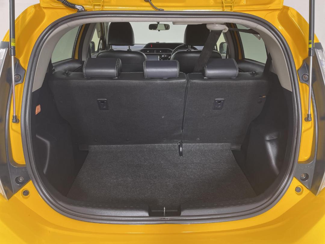 Photo '14' of Toyota Aqua Photo '14' of Toyota Aqua