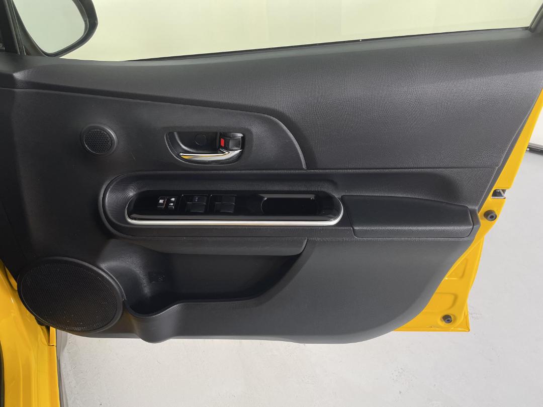 Photo '15' of Toyota Aqua Photo '15' of Toyota Aqua