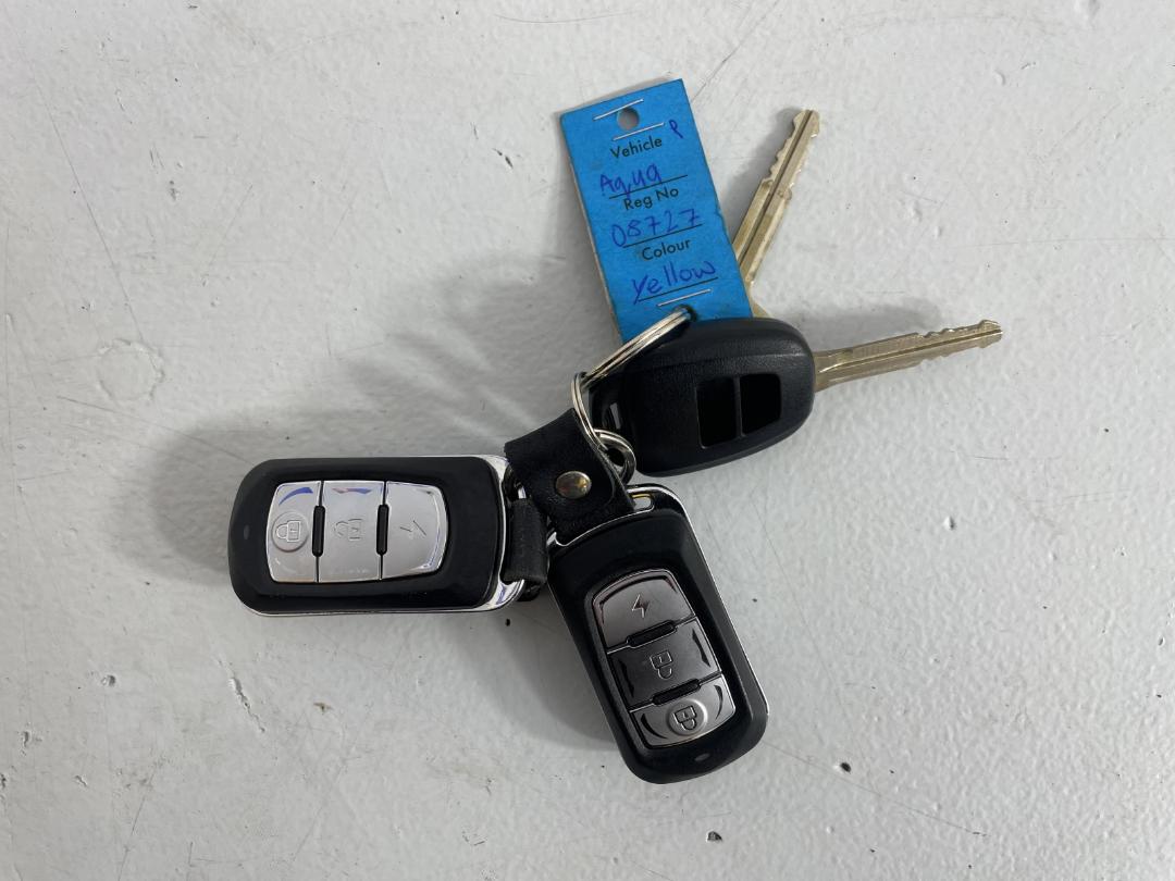 Photo '22' of Toyota Aqua Photo '22' of Toyota Aqua