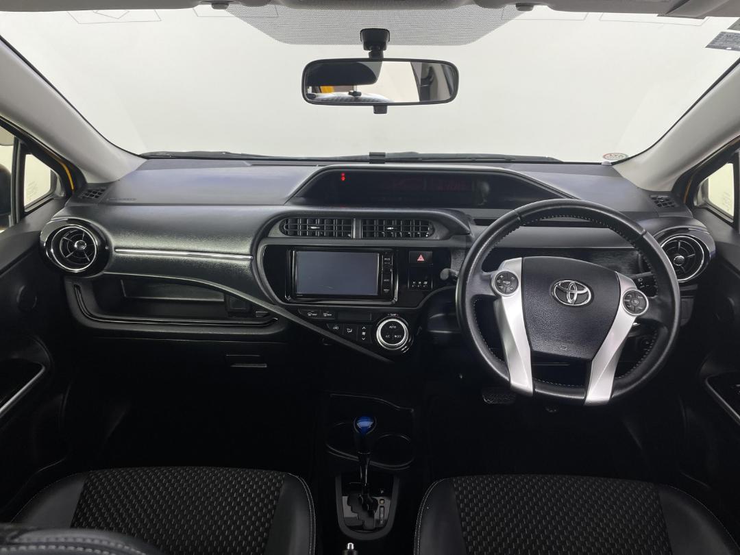 Photo '17' of Toyota Aqua Photo '17' of Toyota Aqua