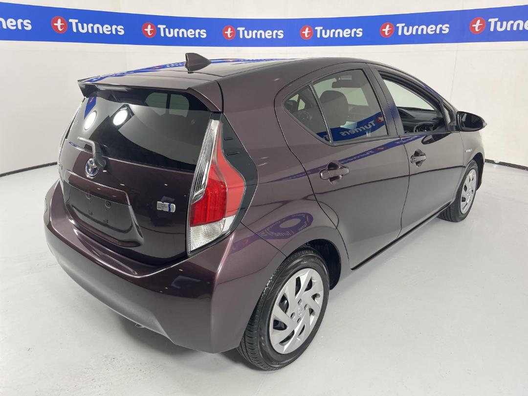 Photo '7' of Toyota Aqua Photo '7' of Toyota Aqua